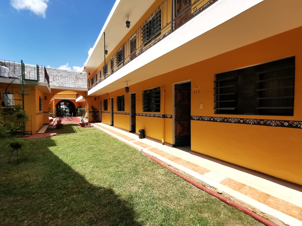 Hotel Mucuy 19/25