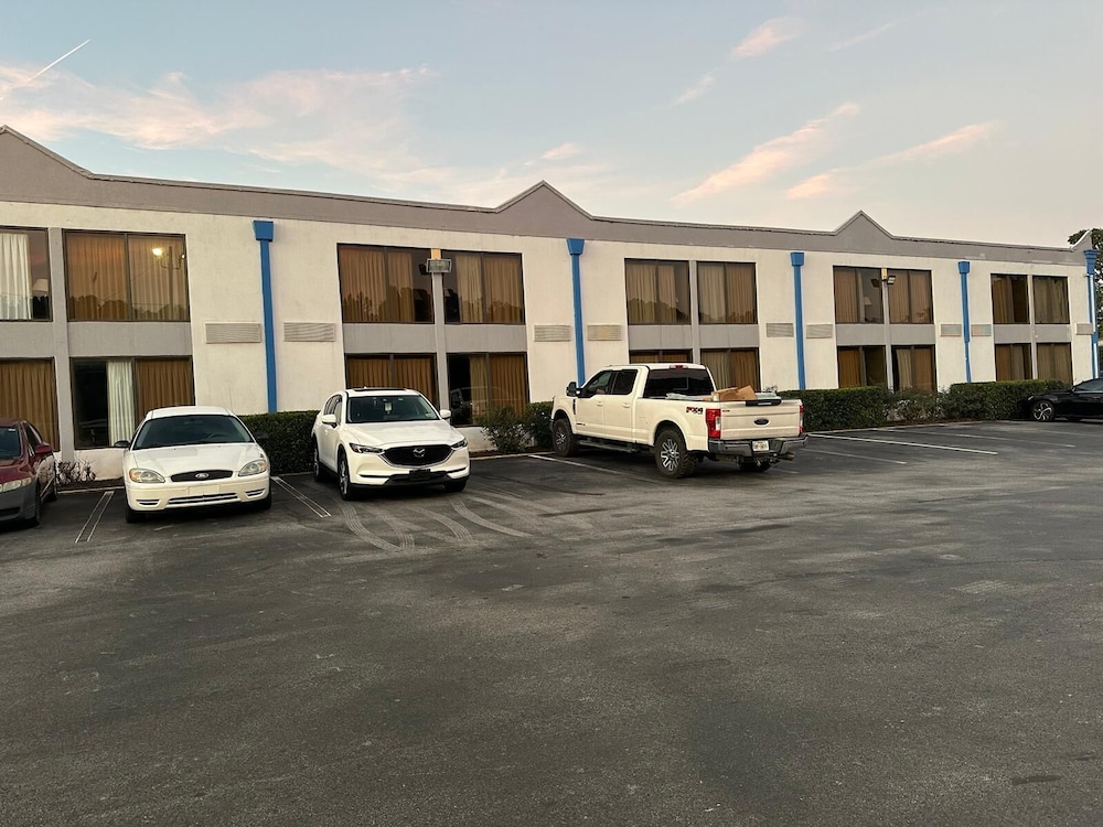 Rodeway Inn Stone Mountain 55/64