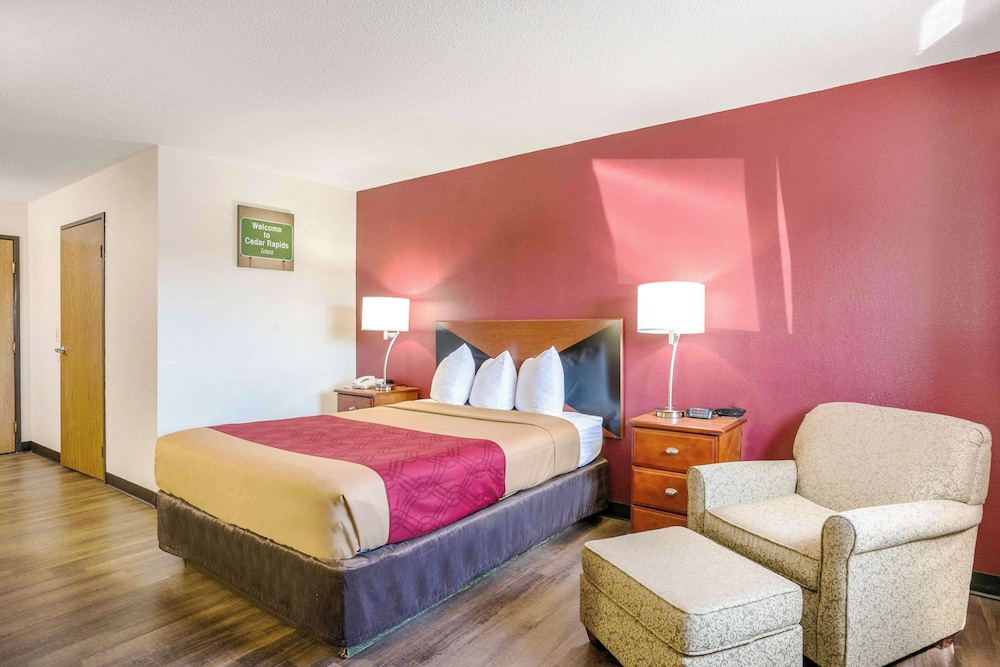 SENIOR, QUEEN BED