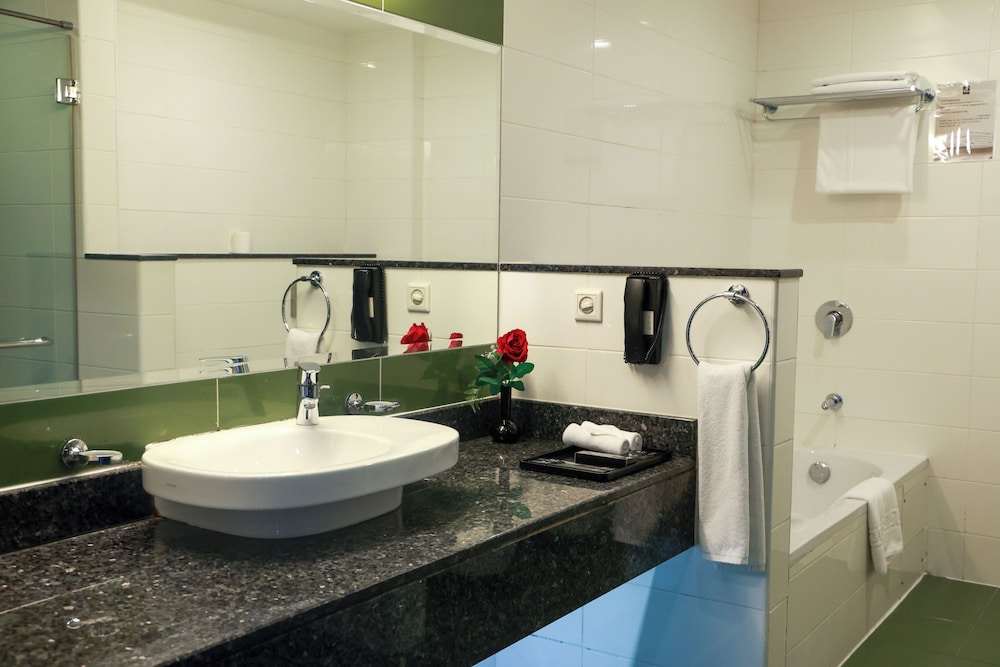 S Hotel Bahrain 45/50
