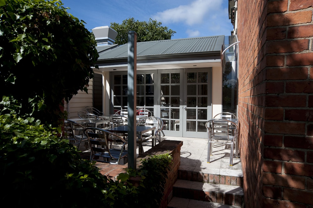 Lowena Cafe and Accommodation 2/41