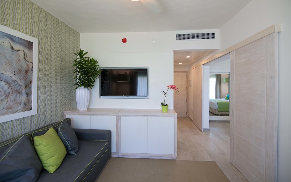 Grand Sirenis Punta Cana Resort 16/79