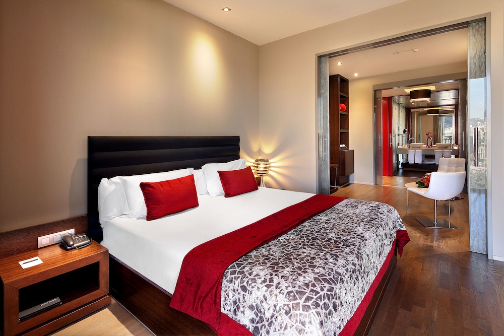 DELUXE, SUITE