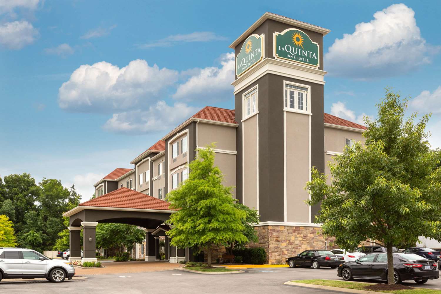 La Quinta Inn Suites Smyrna 41/45