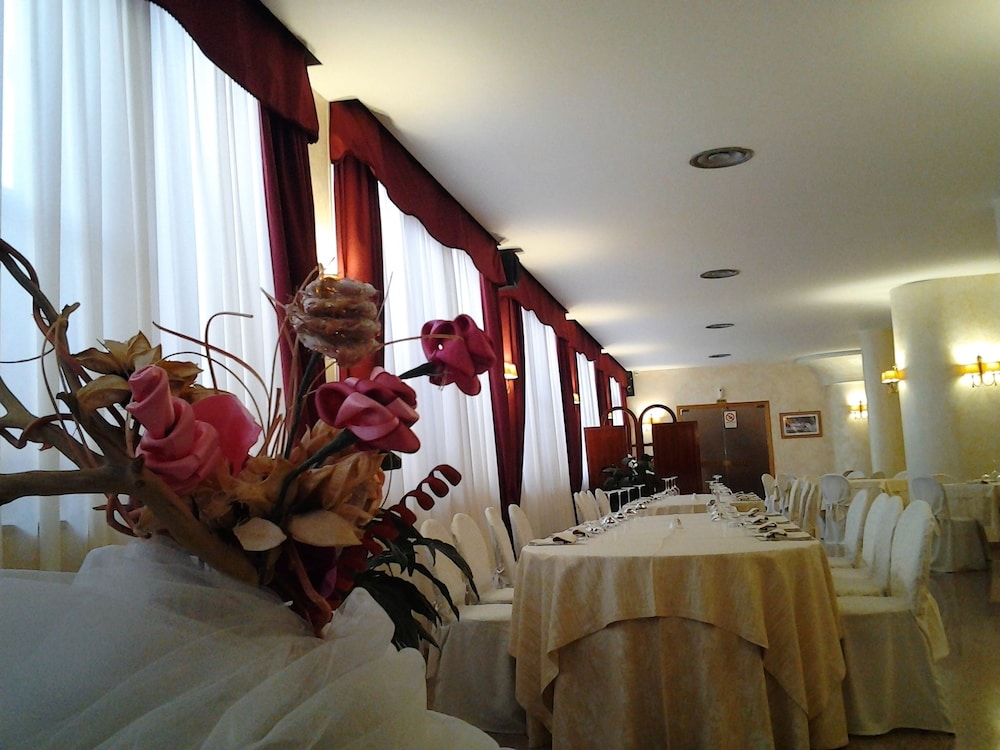 Kiris Hotel 8/23