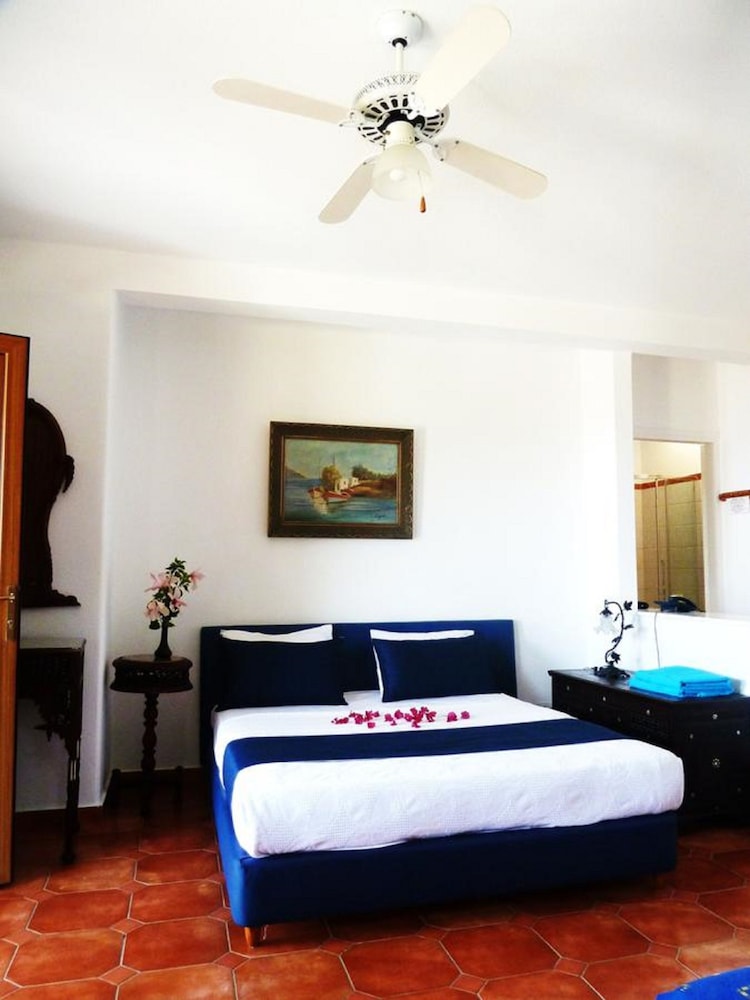 Milia Bay Hotel and Apartments 7/32