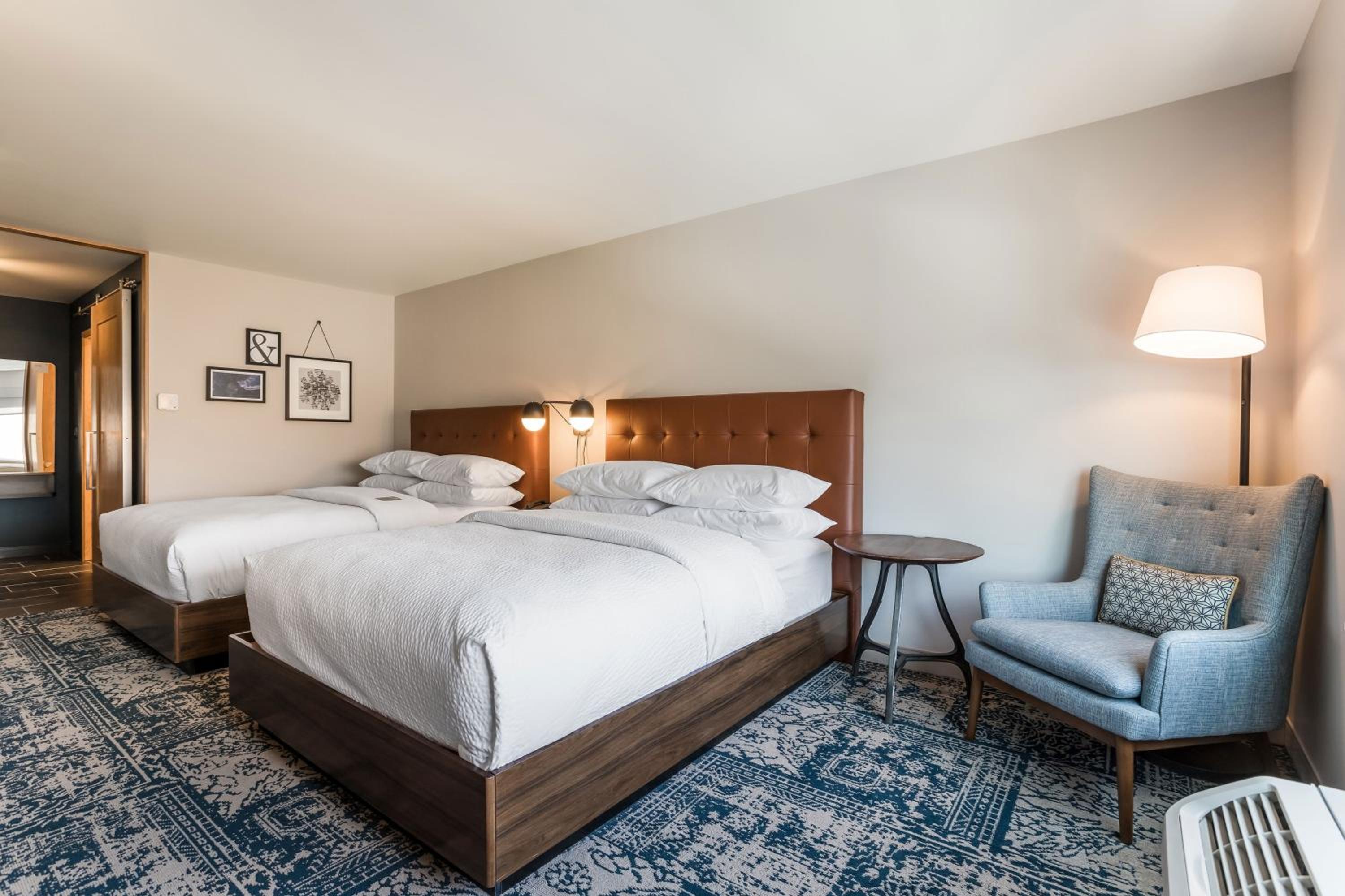 Guest Room, Traditional, 2 Queen Beds, Four Points By Sheraton Elkhart 4/10