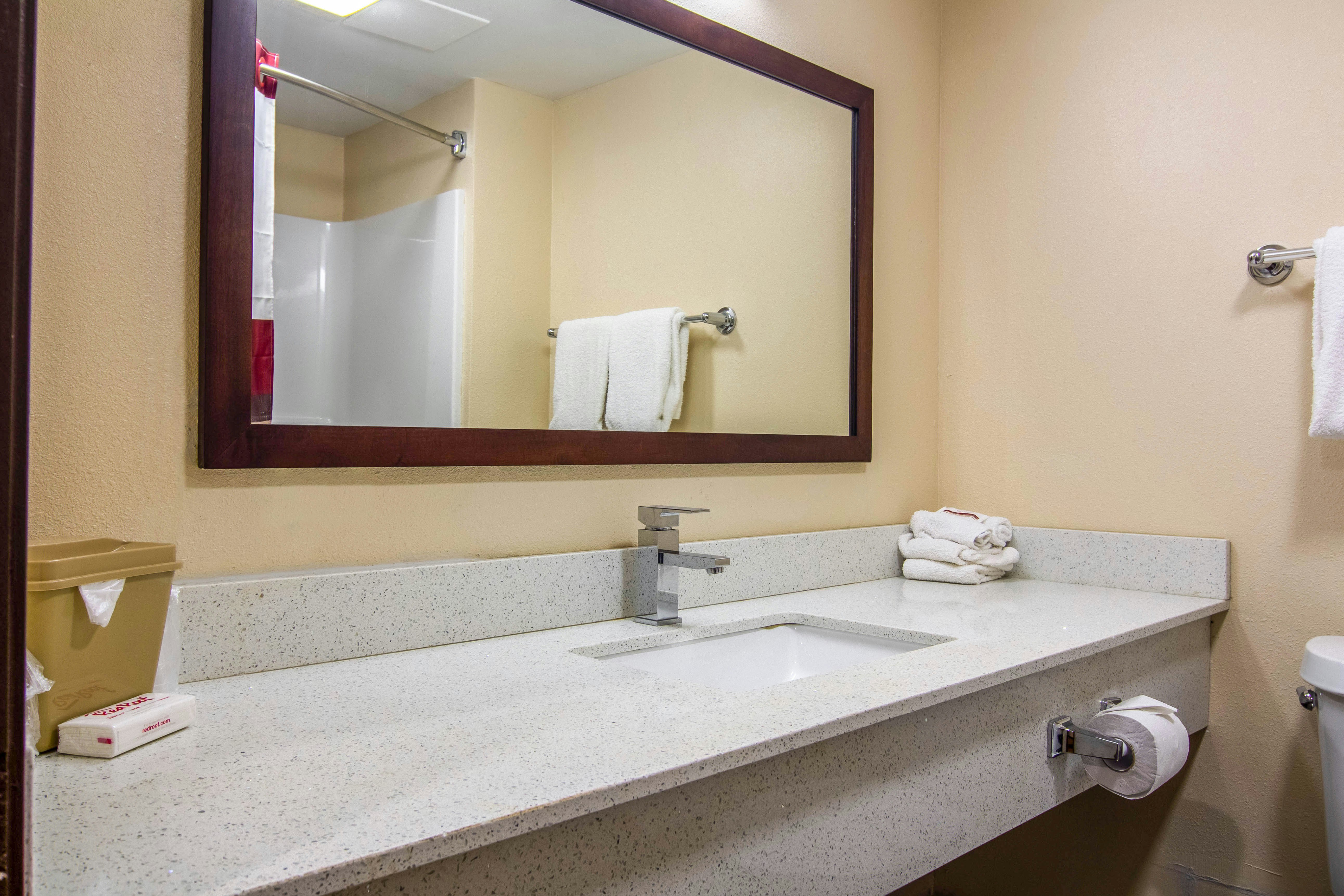 غرفة قياسية بسرير كينج، Red Roof Inn Perrysburg 5/5
