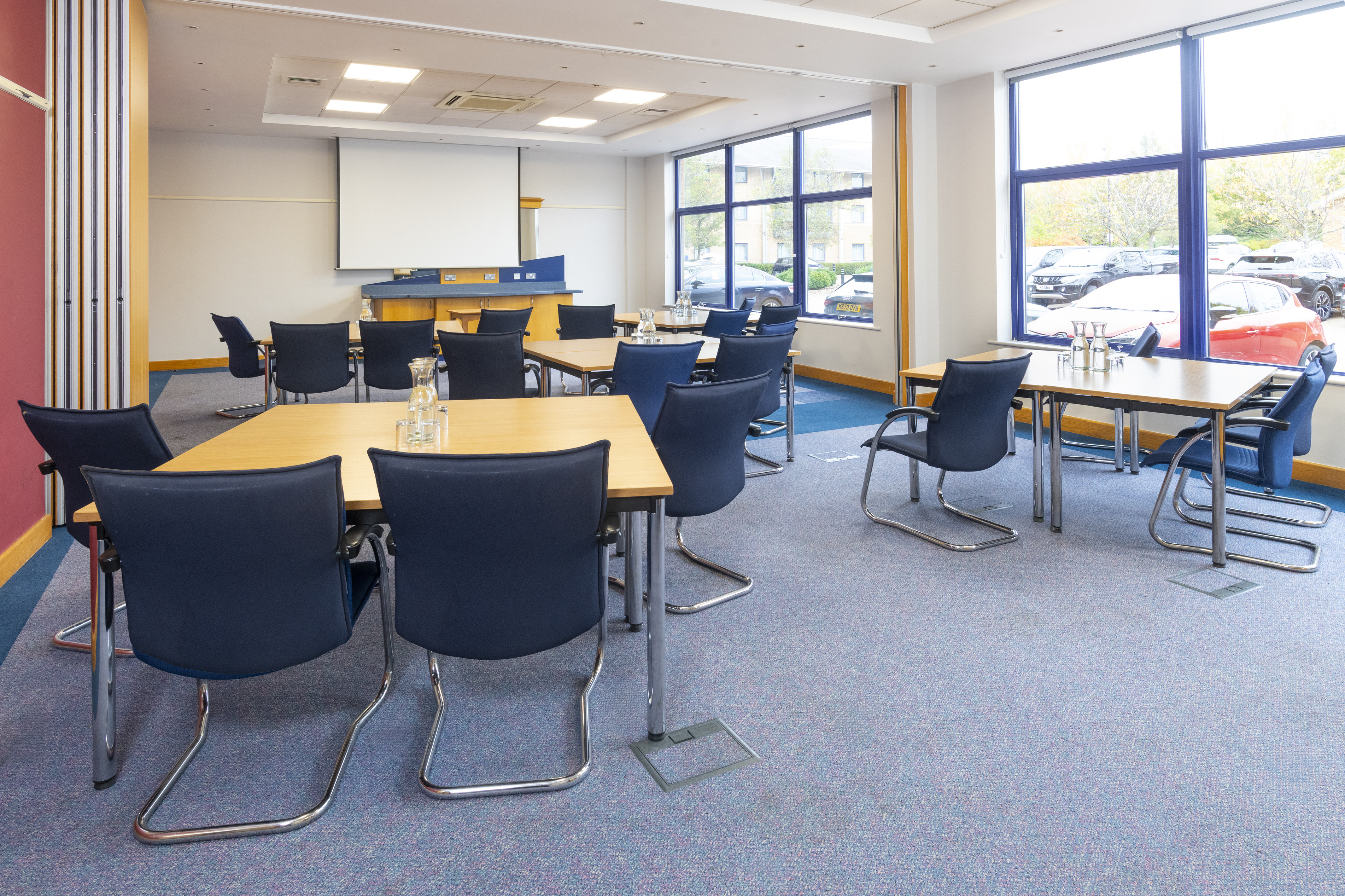 Holiday Inn Express Milton Keynes 37/46