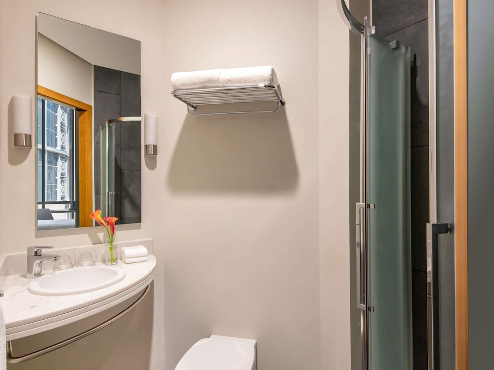 Ibis Doha 50/50