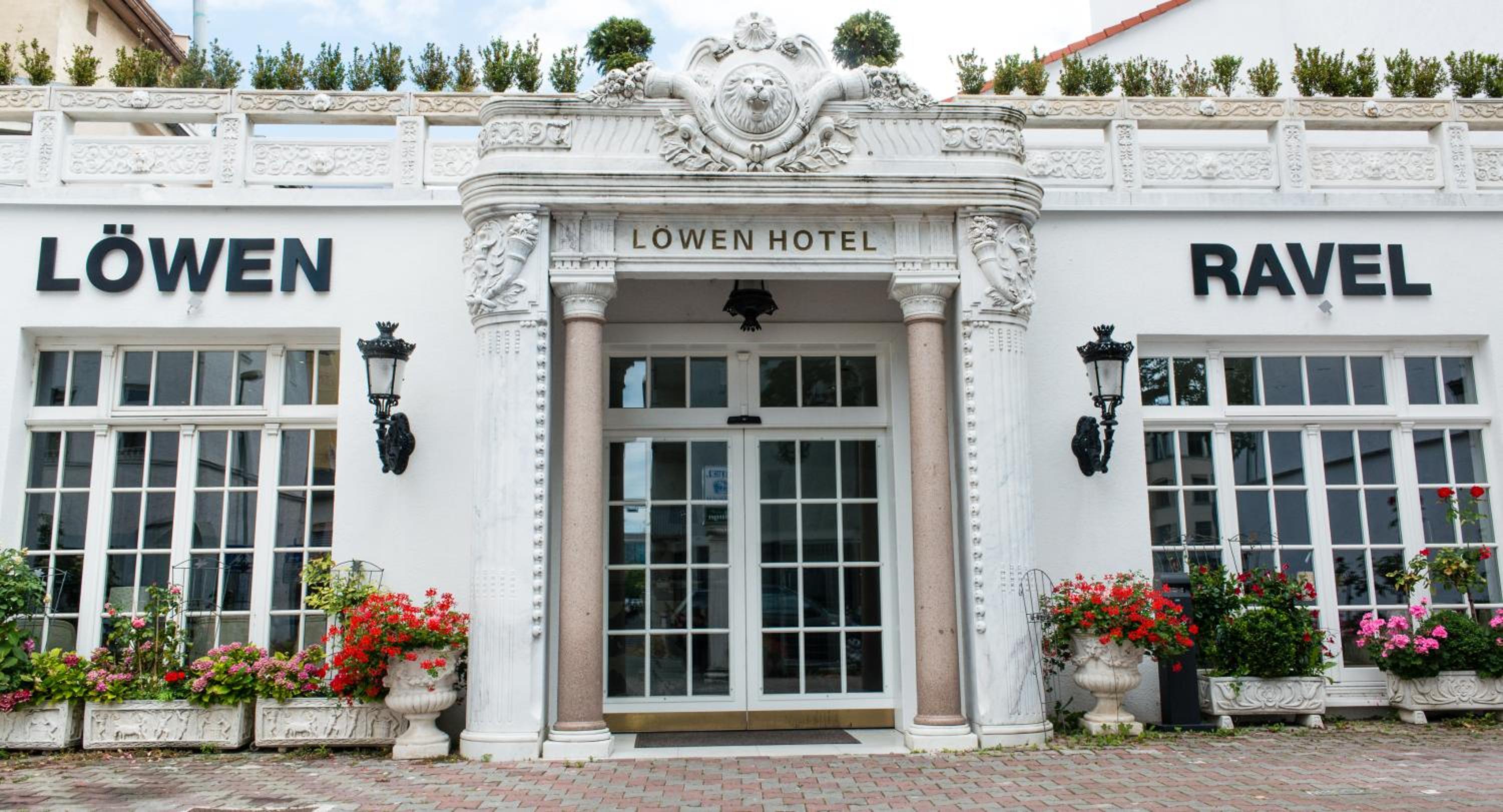 Lowen Hotel 3/58