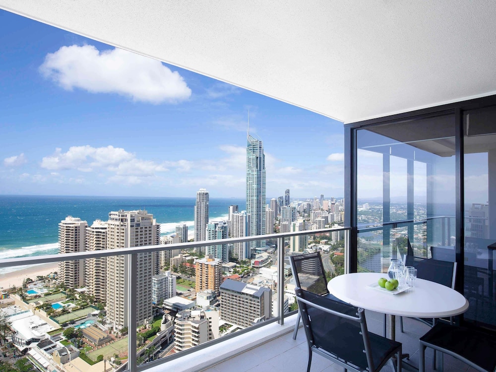 Mantra Circle on Cavill Surfers Paradise 5/50