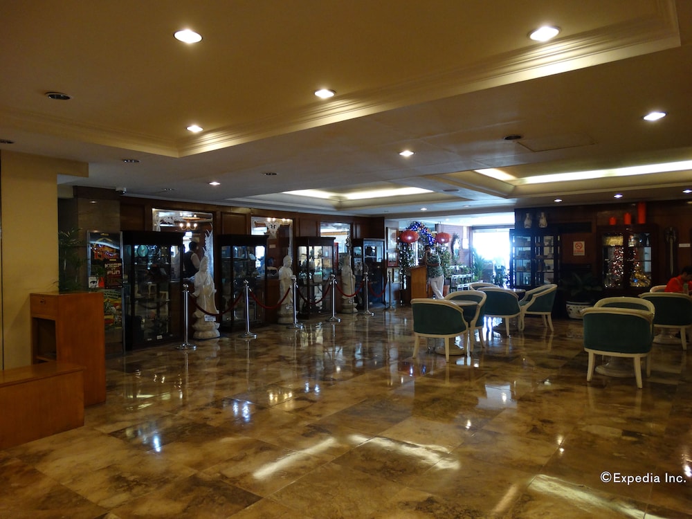 Aloha Hotel 37/48
