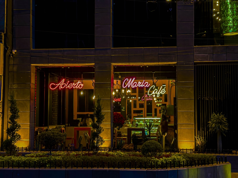 Cadillac Hotel Boutique 2/50