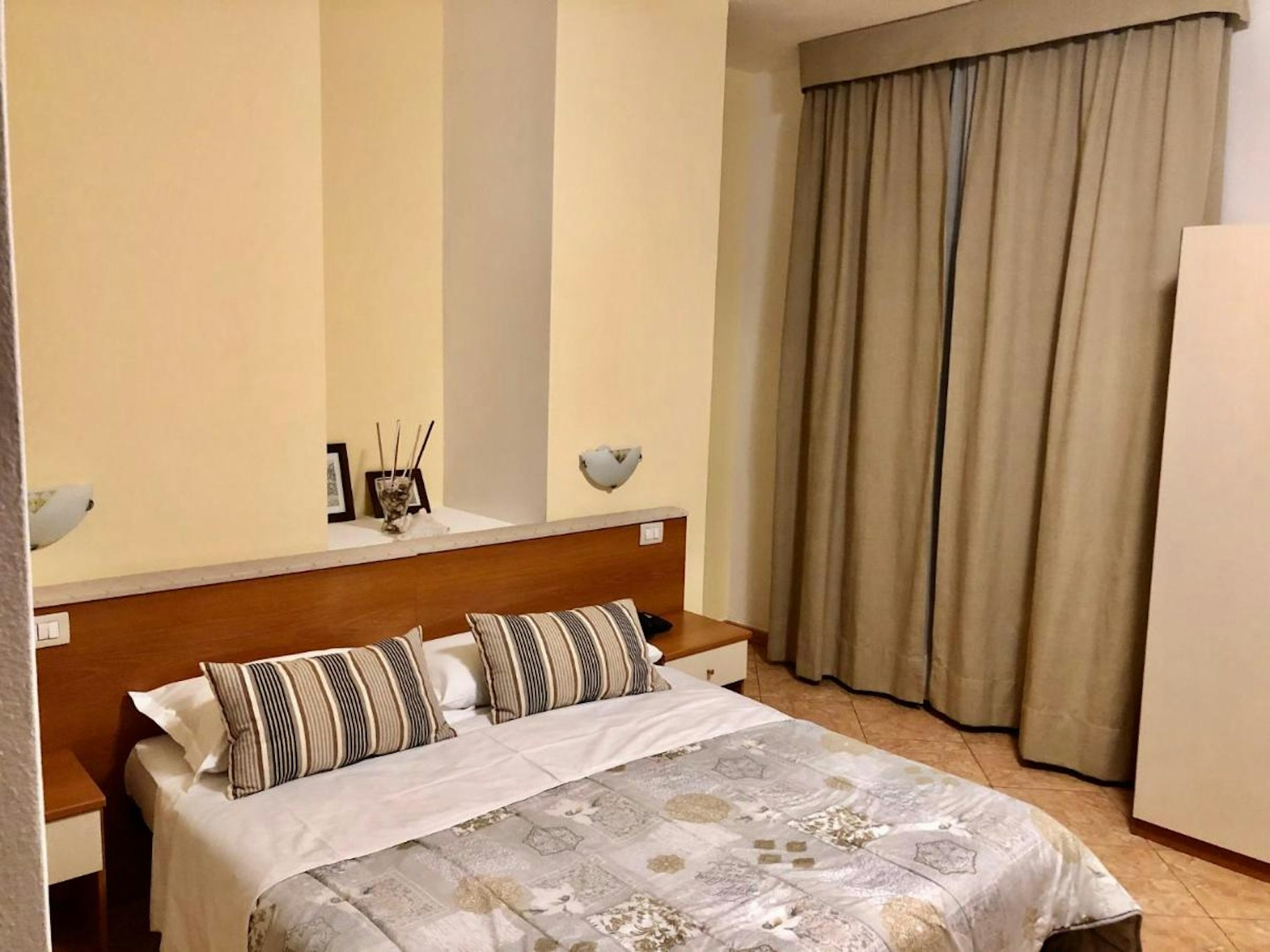 Hotel Ares Milano 11/23