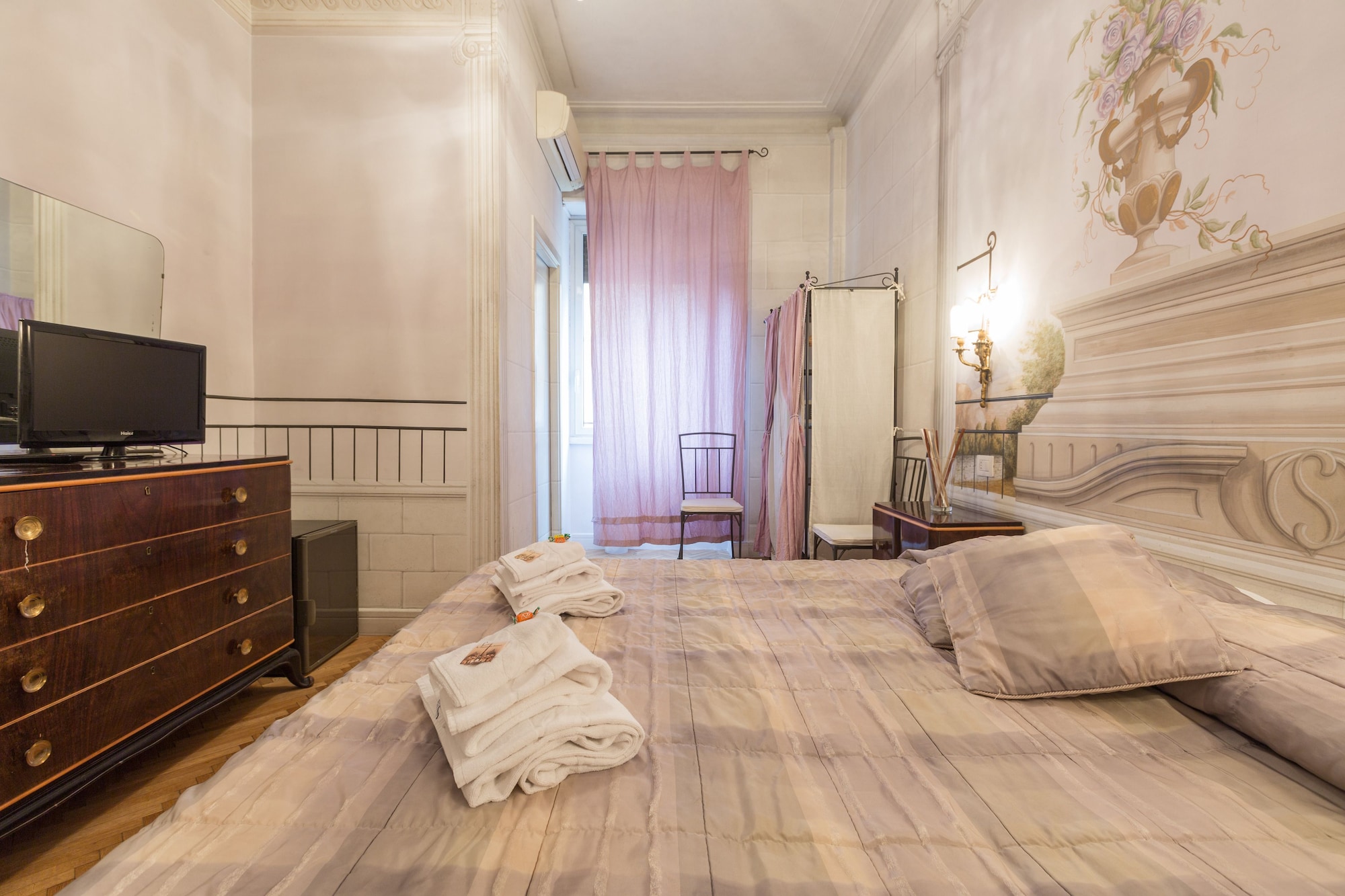 Design, Double Bed 5/8