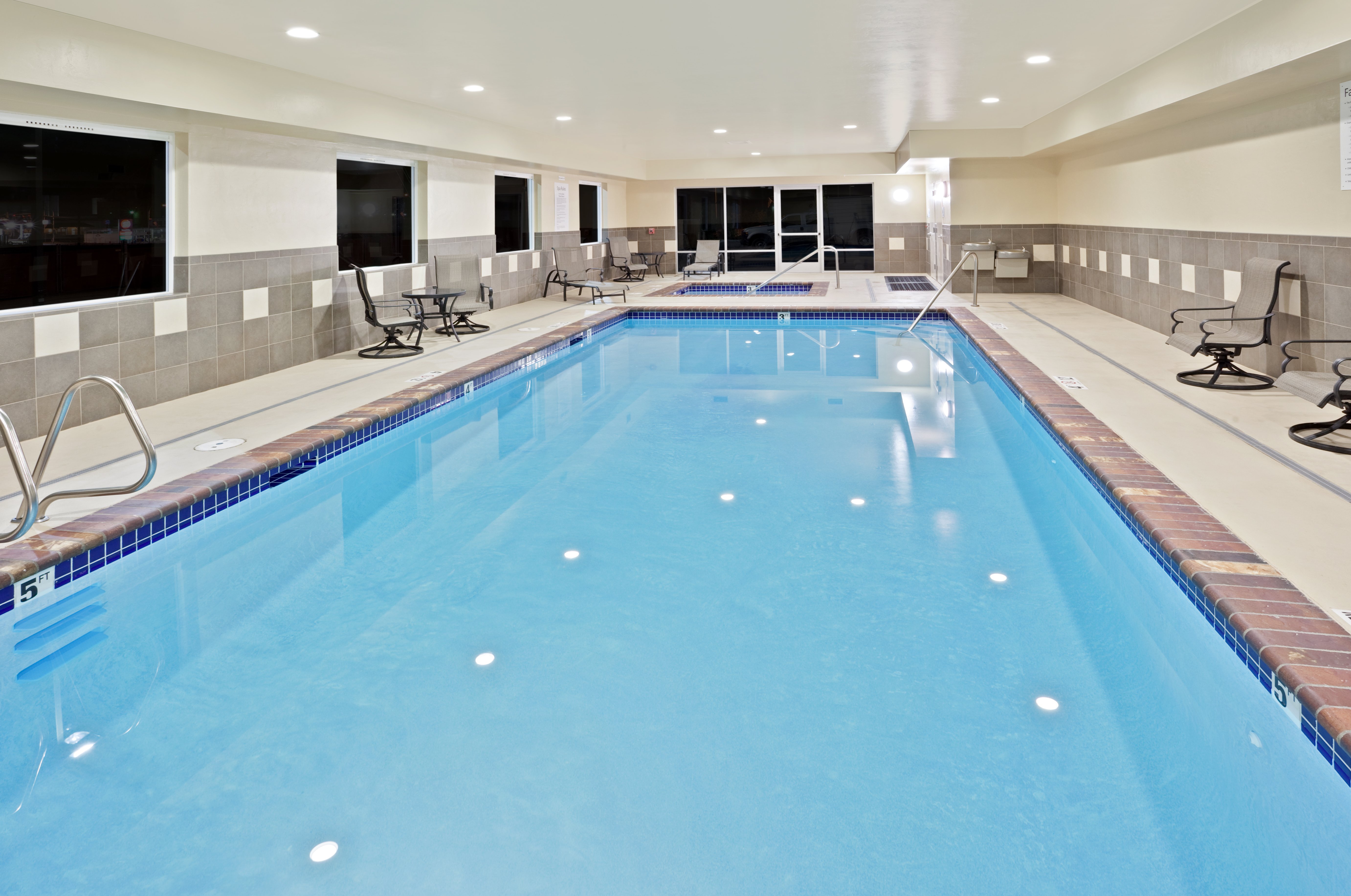 Holiday Inn Express Hotel and Suites Chehalis-Centralia 39/67