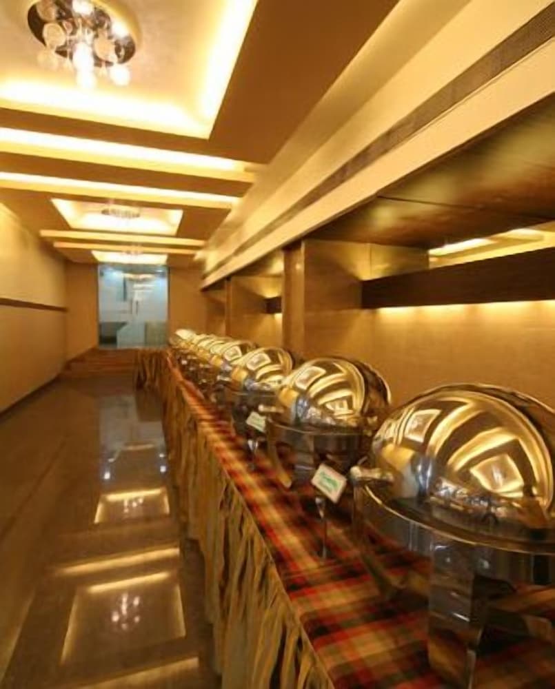 Hotel Dhiraj 5/19
