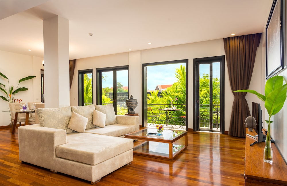 The Koulen Summit Condo 43/66