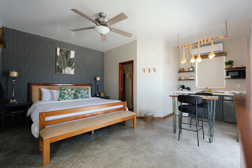 Mata Rock Resort 20/75