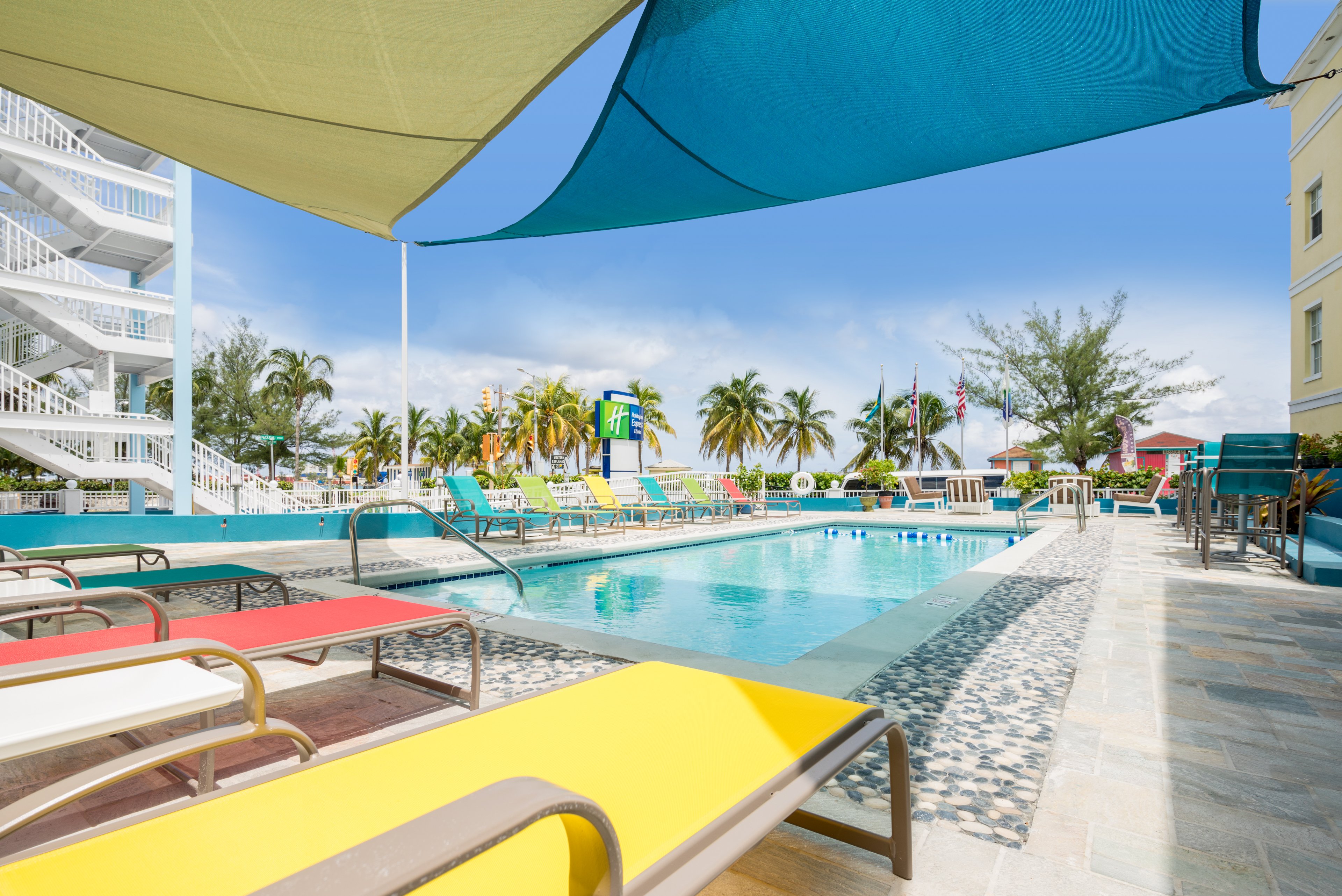 Holiday Inn Express And Suites Nassau 16/19