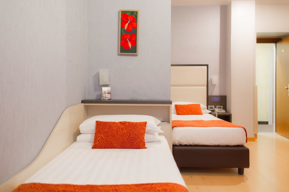 ROOM, QUADRUPLE