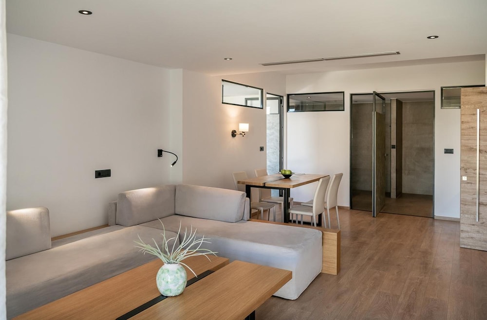 Ikaros Hotel 13/47