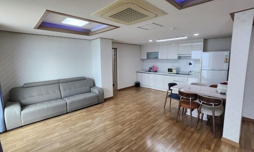 Mud Beach Hotel 50/57