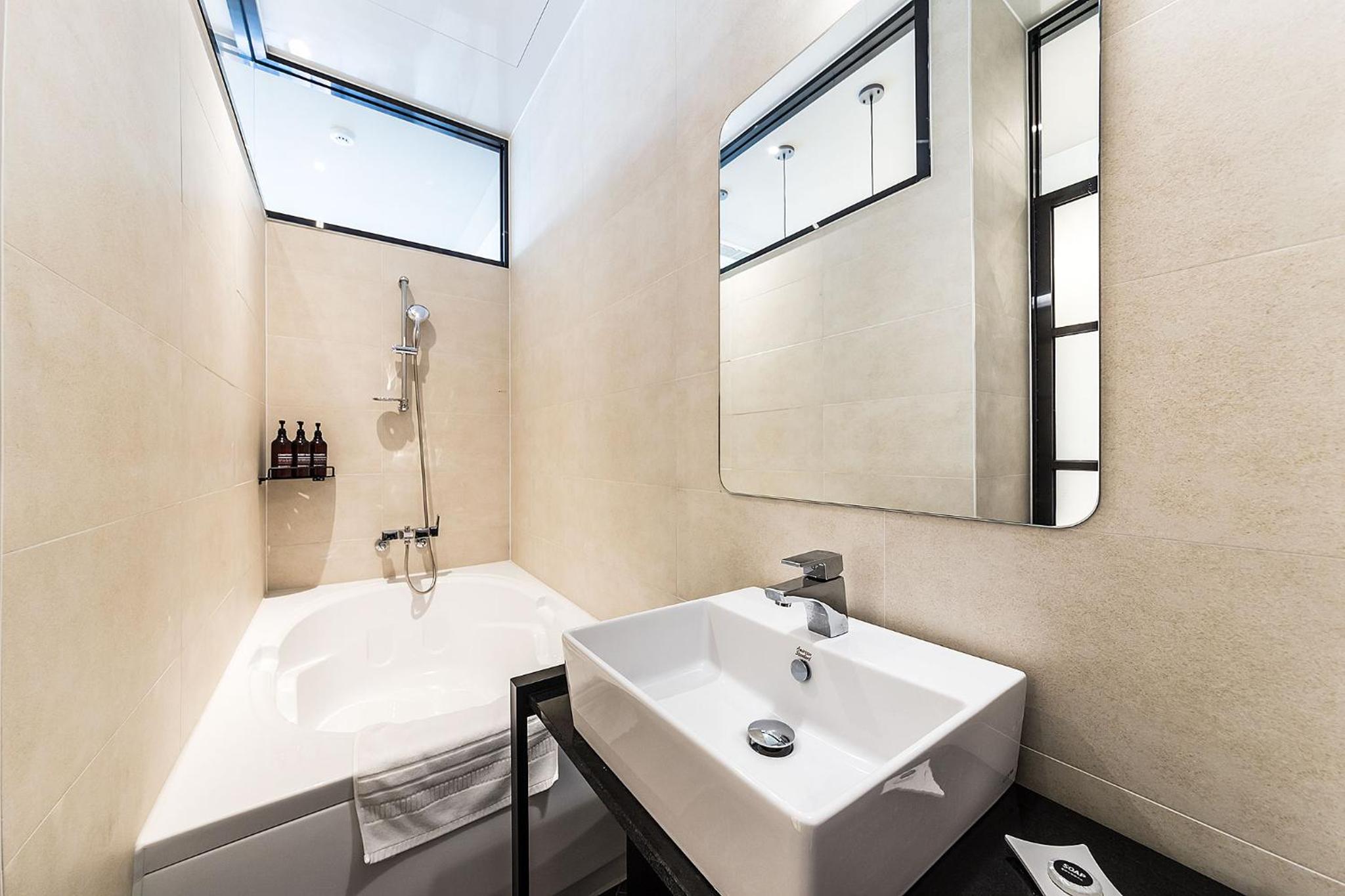 Korean, Double Bed, Sea View, H Avenue 6/8
