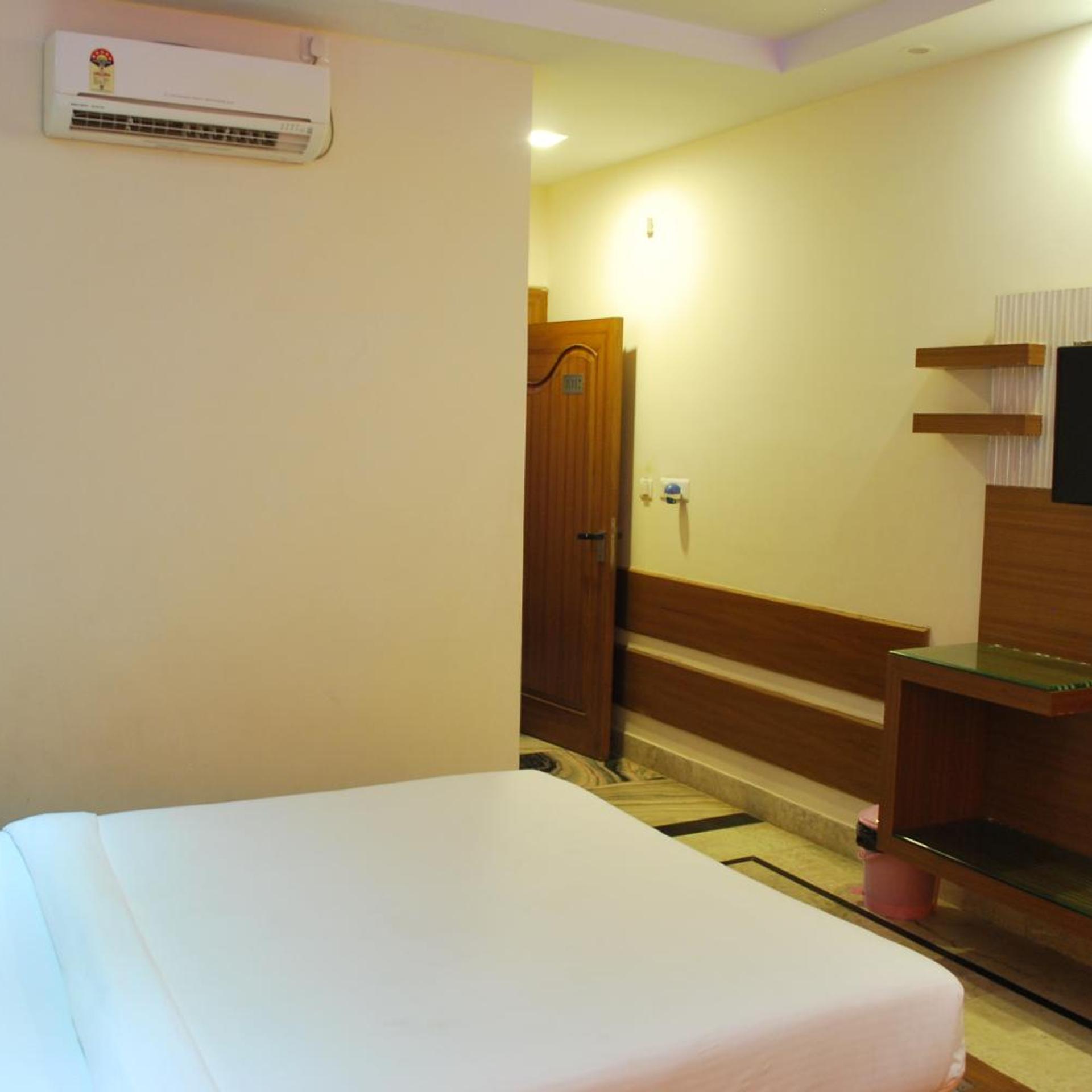 Hotel Basera Brij bhoomi 26/43