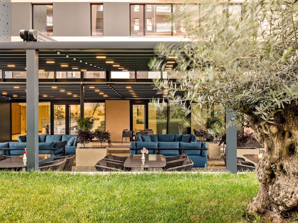 Mercure Tirana 69/73
