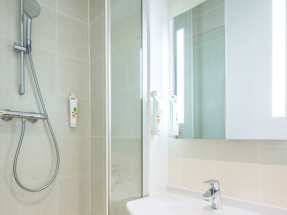 Ibis Styles Paris Jardin de la Villette 16/53