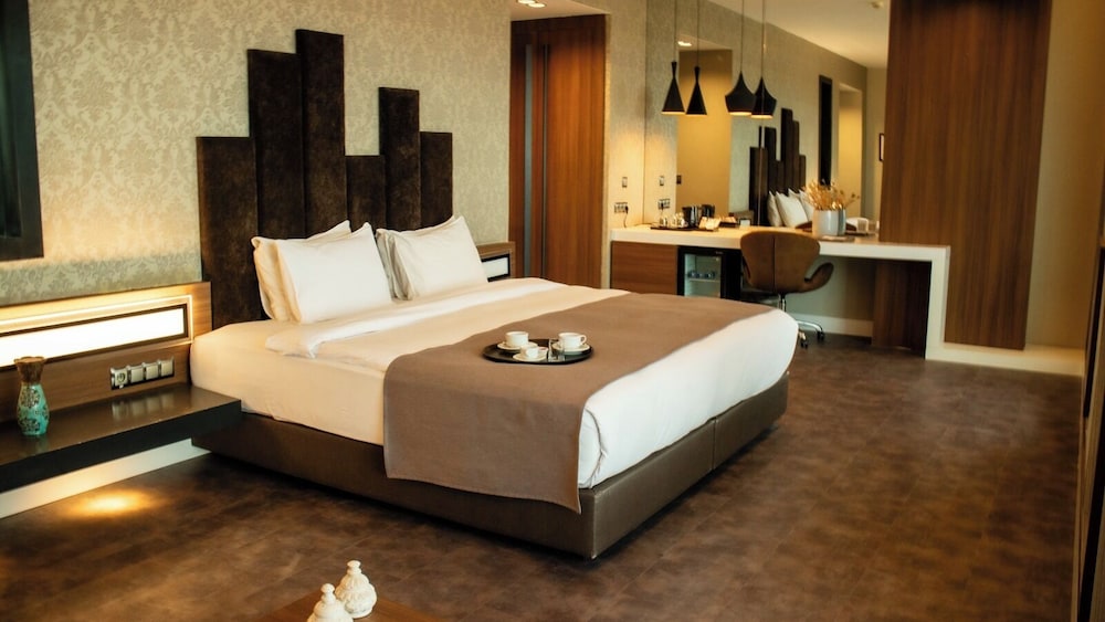 Modernity Hotel 8/37