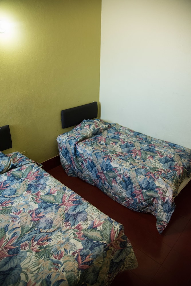 Hotel Esperanza 10/25