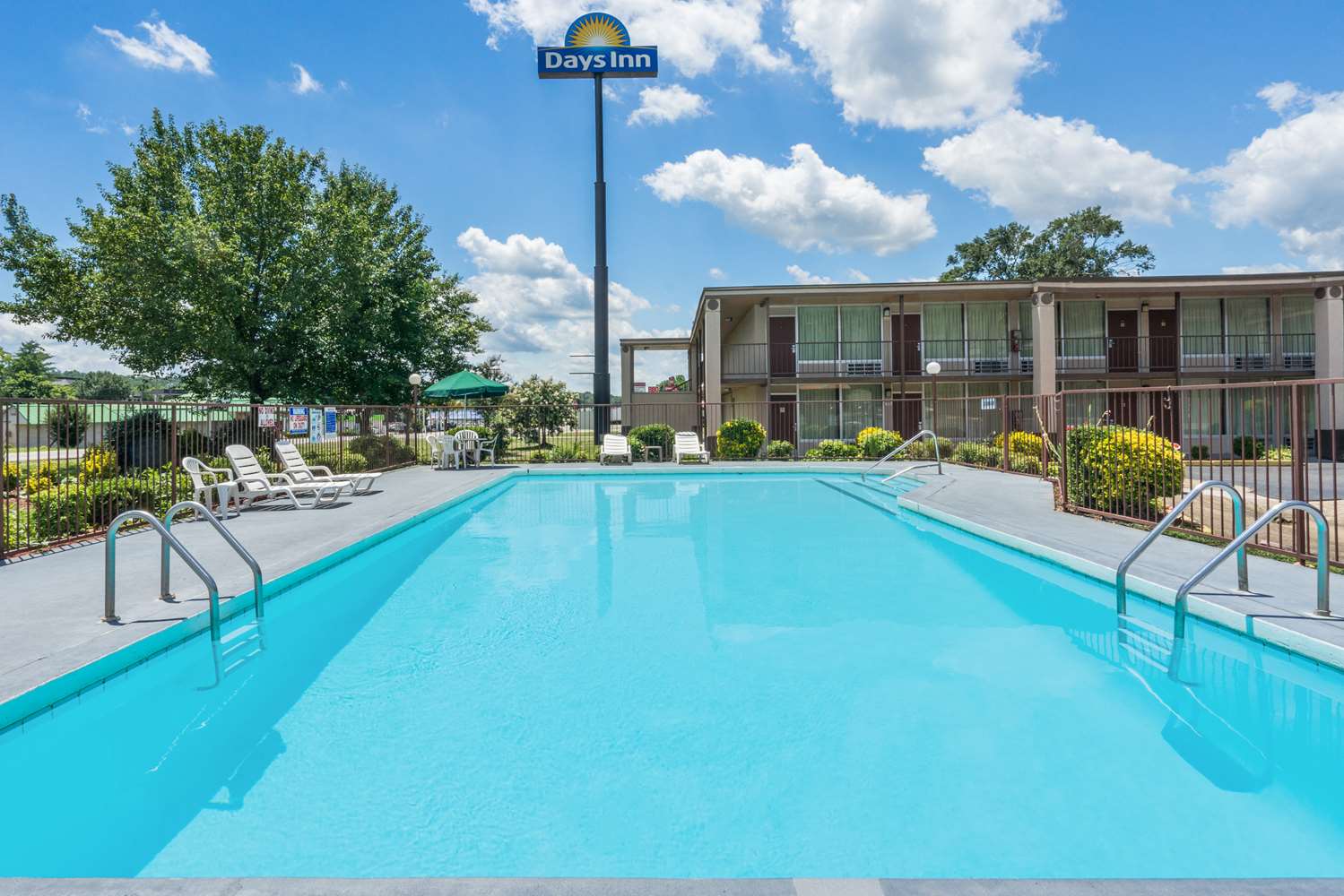 Days Inn By Wyndham Hurricane Mills 18/23