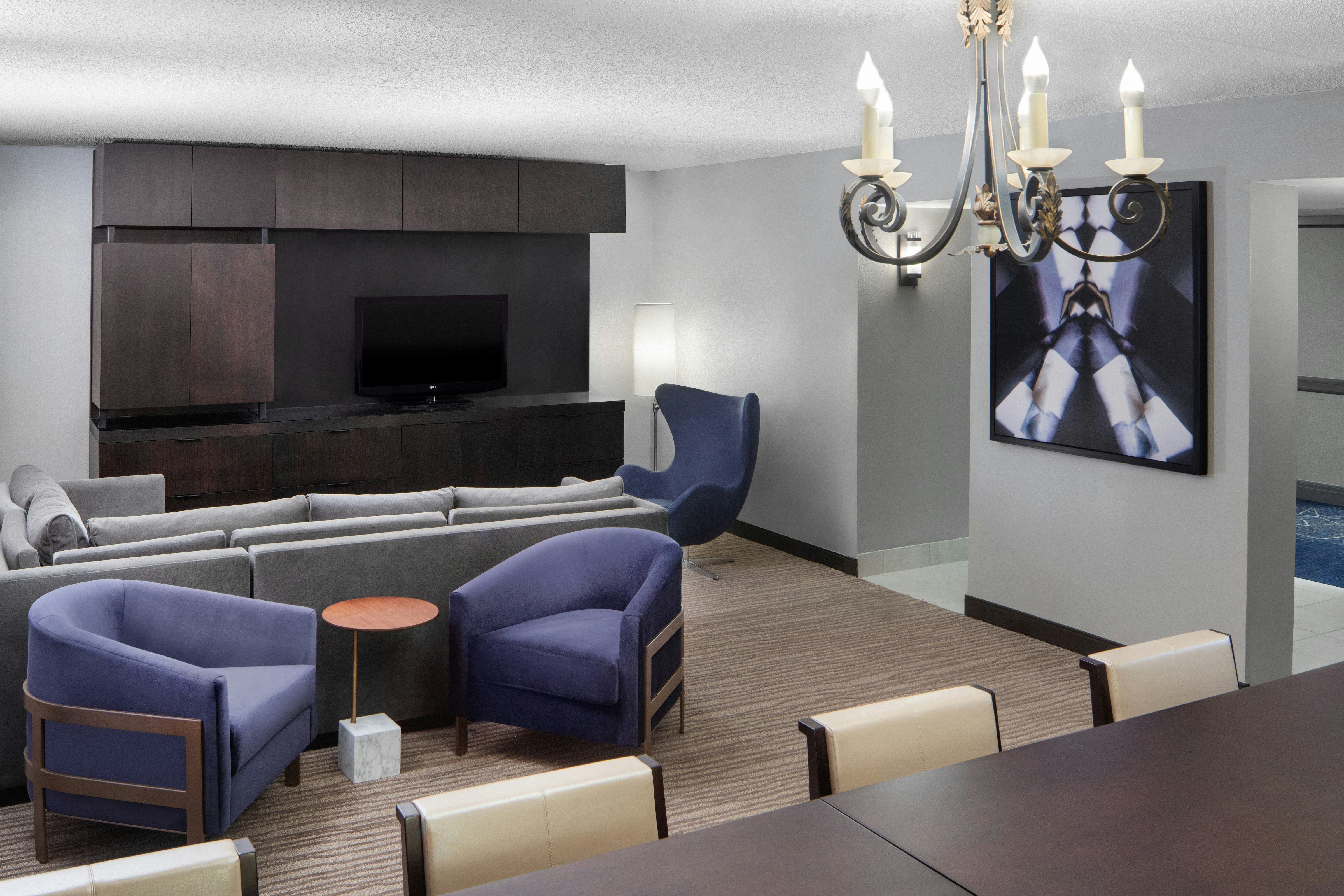 DoubleTree by Hilton Hotel Newark Airport 64/68