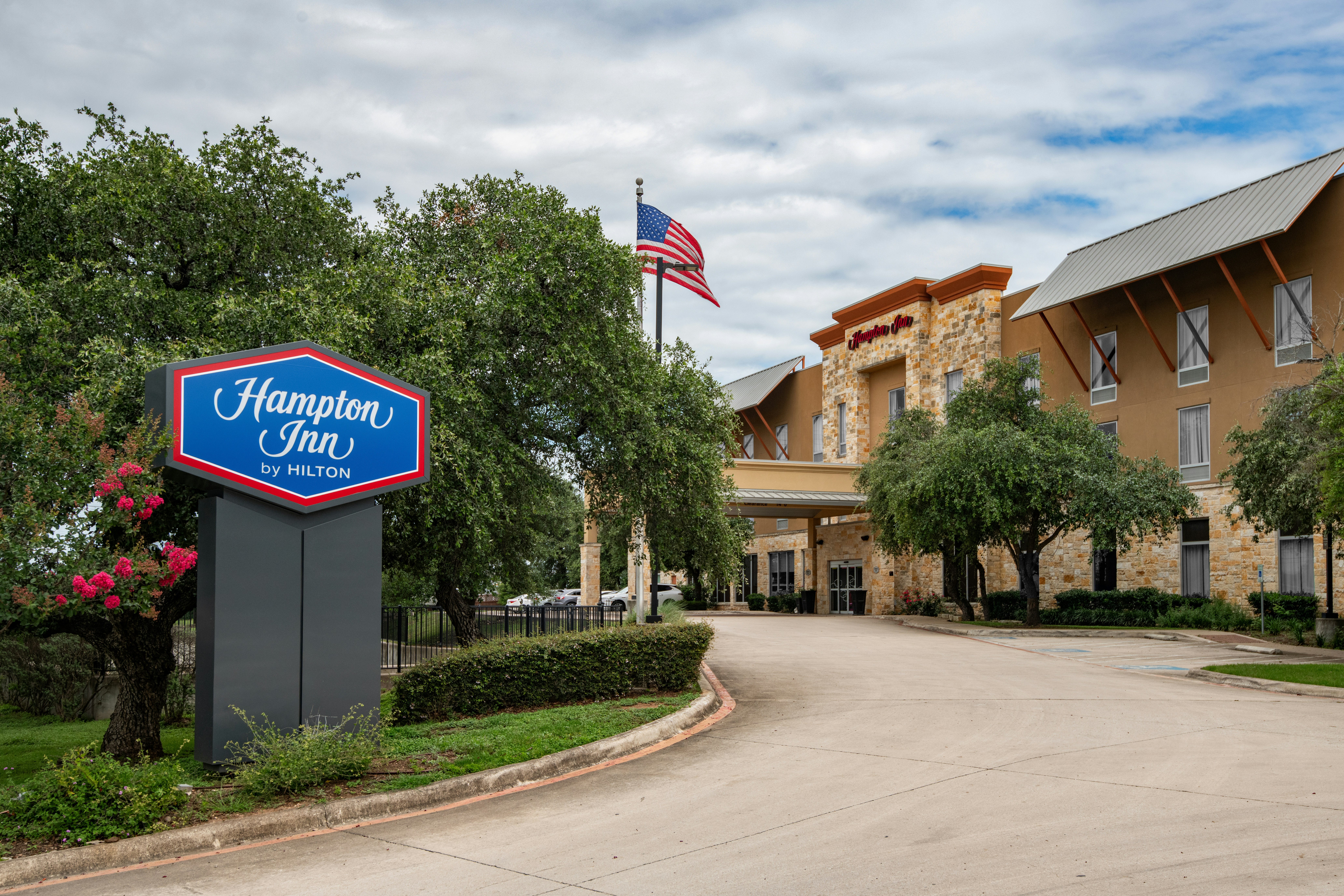 HAMPTON INN AUSTIN/OAK HILL 5/64