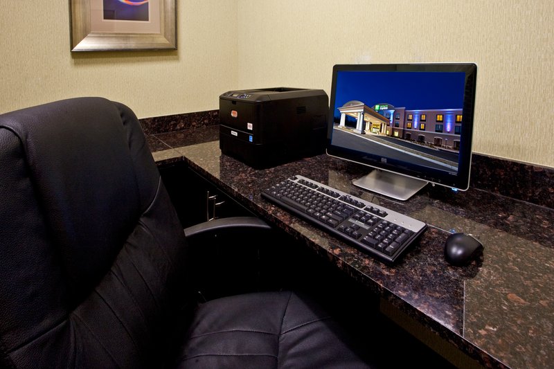 Holiday Inn Express Hotel Suites Perry 35/42