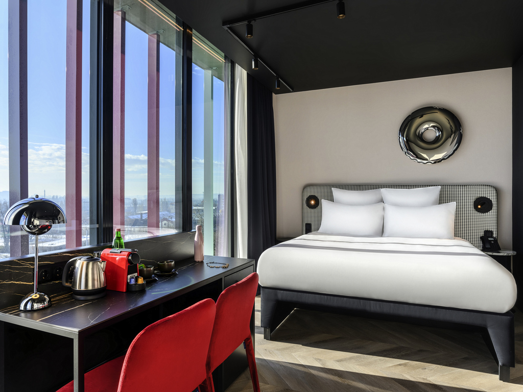 TRIBE EXTRA, QUEEN BED, SOFA