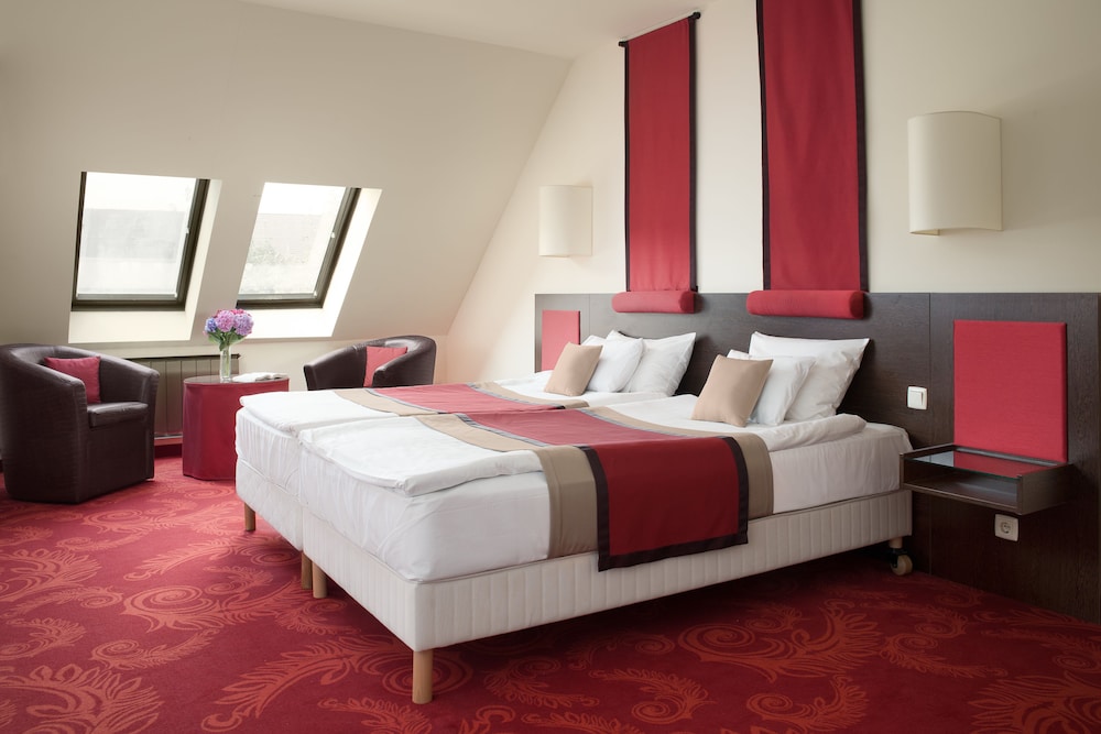 STANDARD, DOUBLE OR TWIN BED