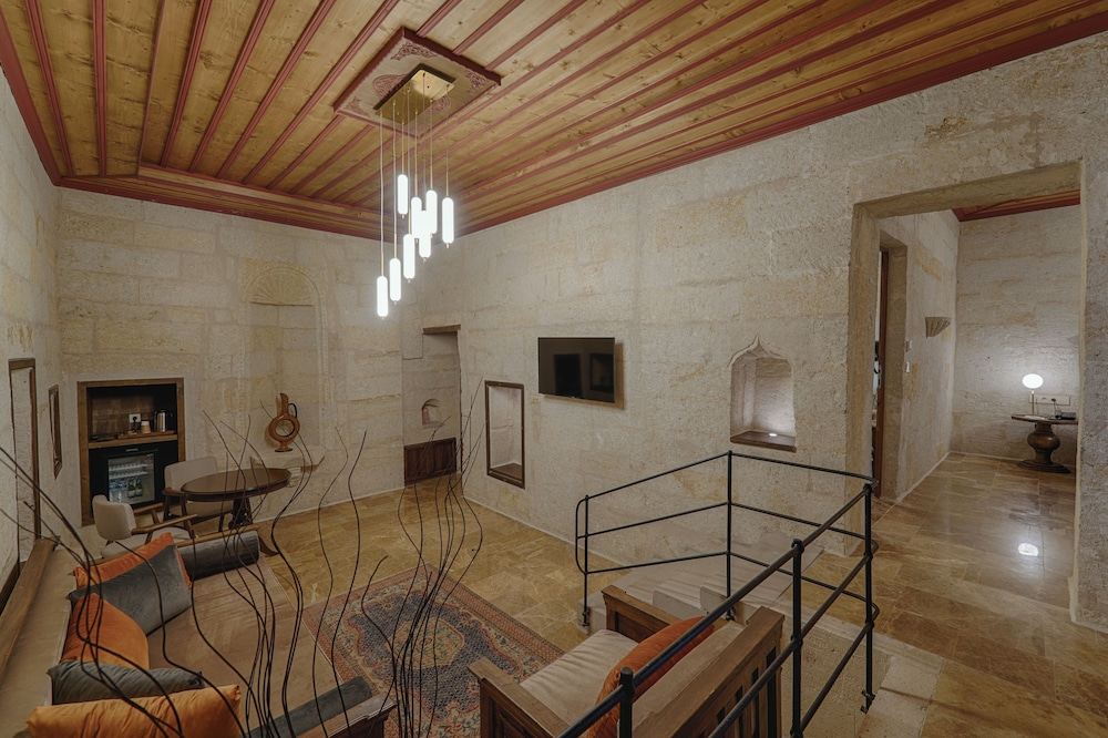 Solem Cave Suites 35/56
