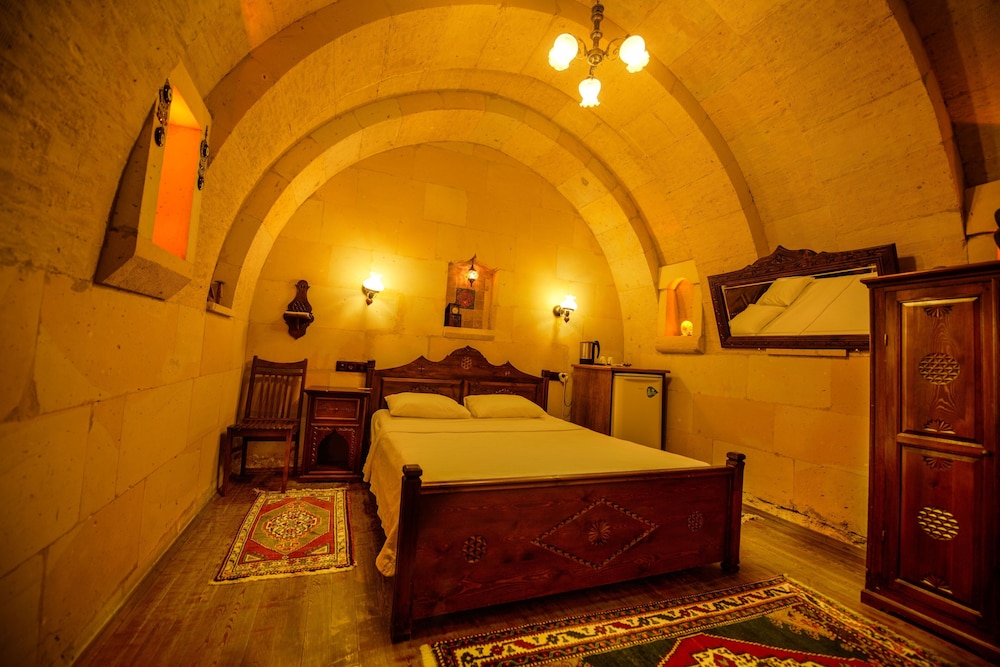 Vineyard Cave Hotel 78/98