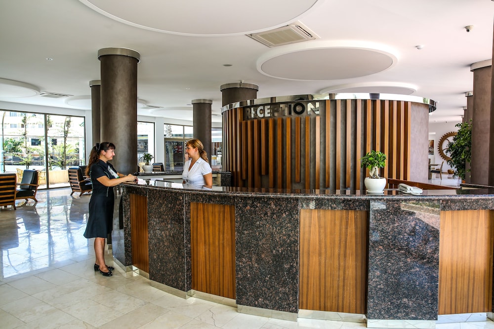 Lalila Blue Suites 16/73