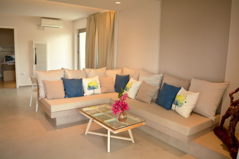 Core Luxury Suites 39/55