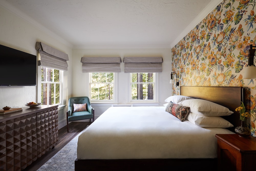 House, King Bed
