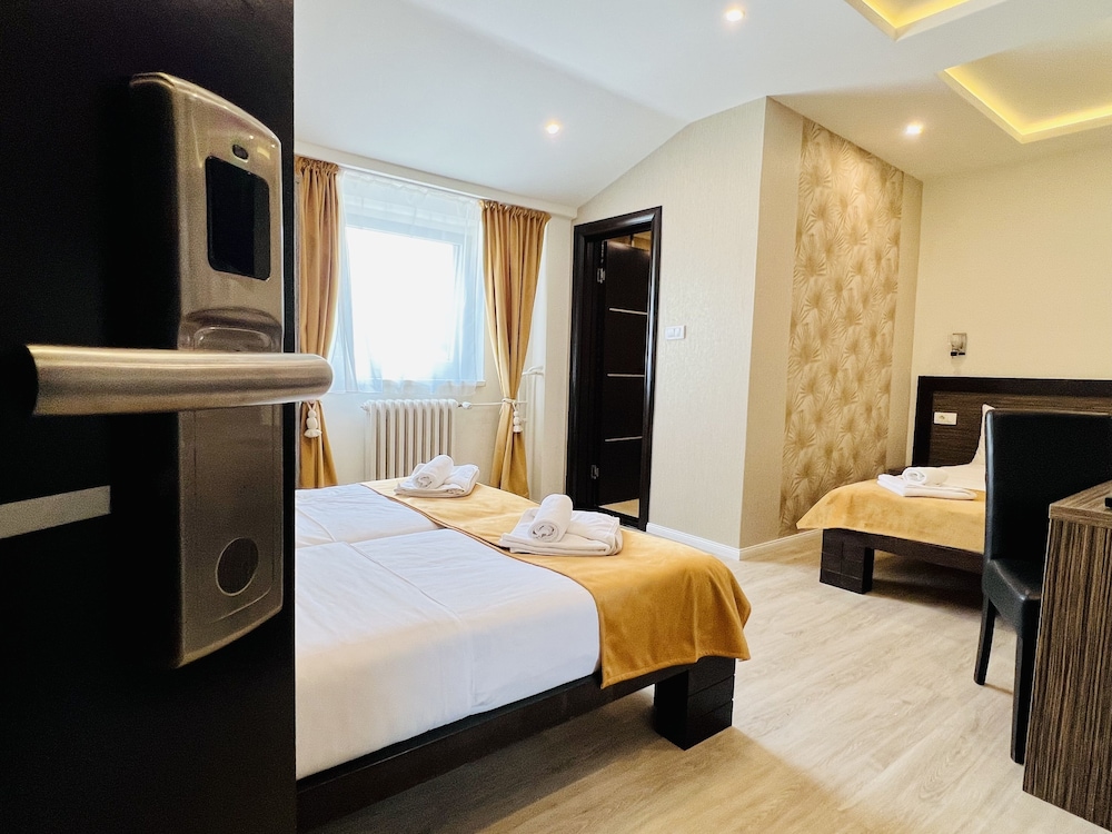 Side One Design Hotel 25/60
