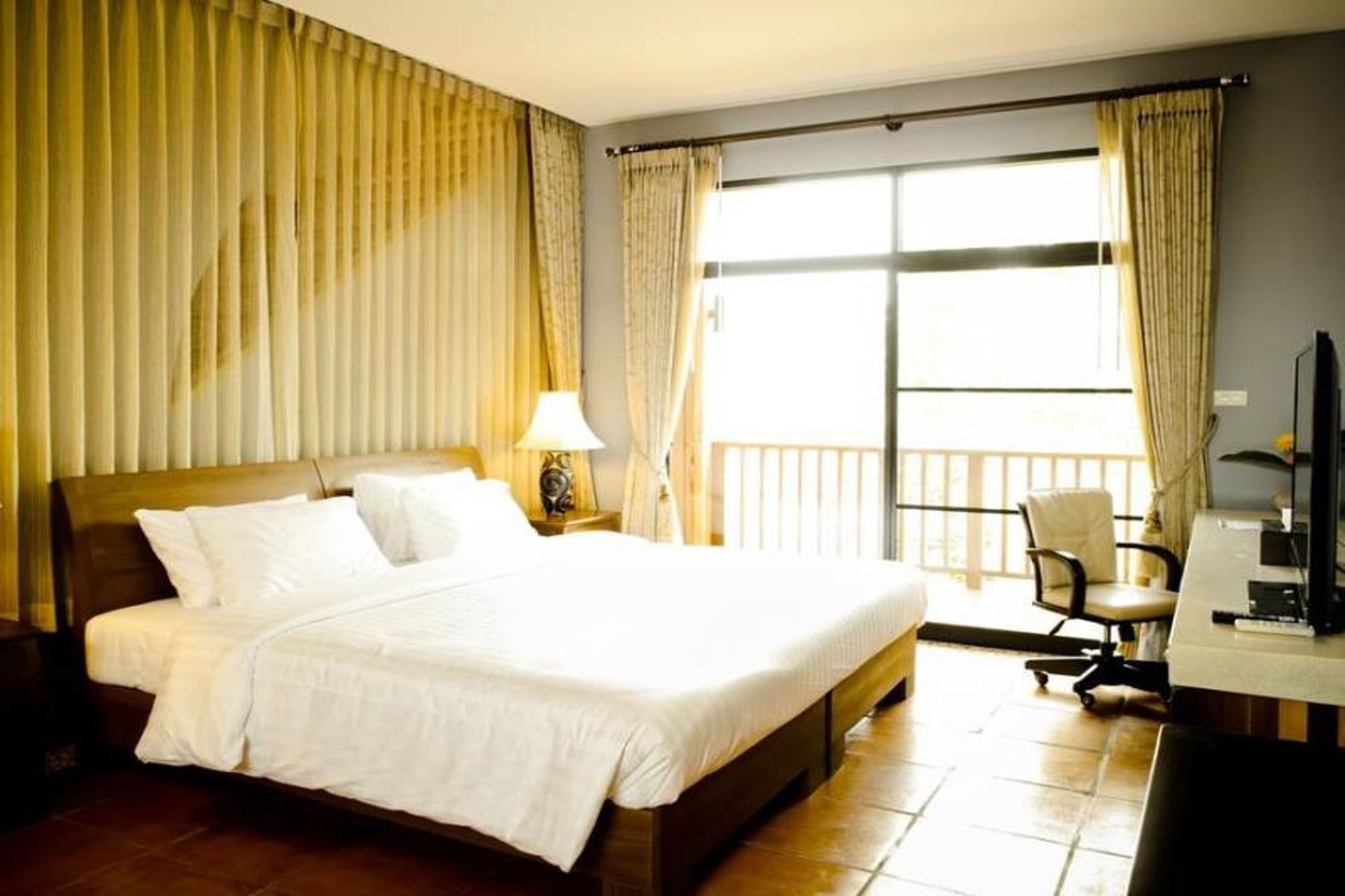 EXECUTIVE, SUITE, HOT TUB