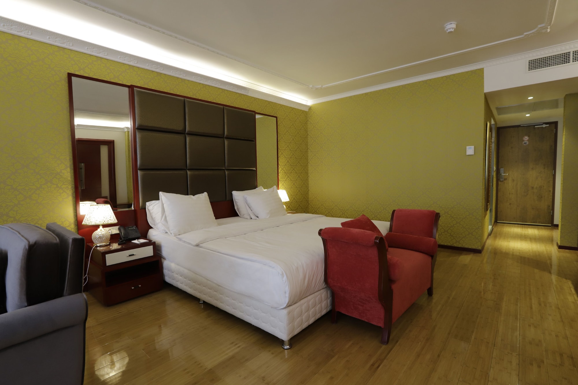 LUXURY, SUITE, KING BED, BATHTUB