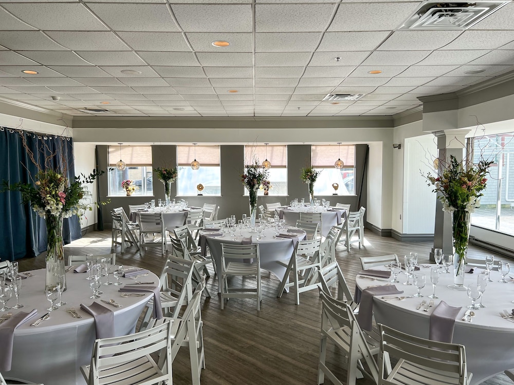 The Newport Harbor Hotel and Marina 36/58