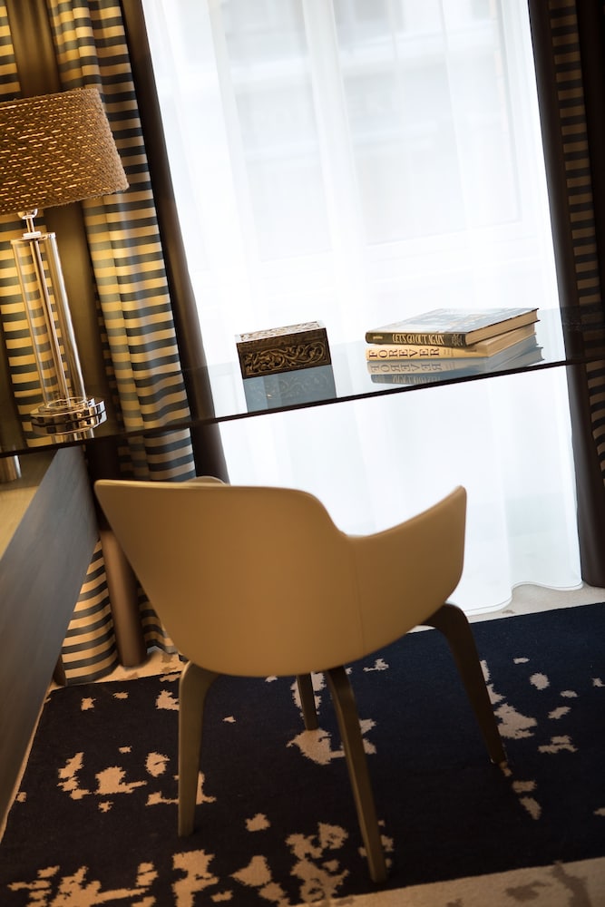 Renaissance Hamburg Hotel 63/63